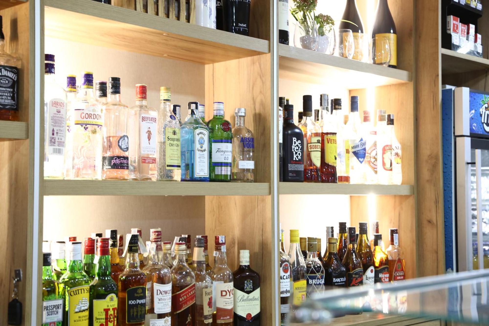 Hostal Real ปลาเซนเซีย ภายนอก รูปภาพ